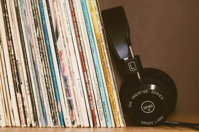 Accede a una amplia selección de música de librería y a la producción de jingles originales, diseñados para darle identidad sonora y emoción a tu proyecto audiovisual con calidad profesional. Música de Librería